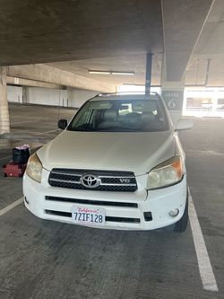 2007 Toyota RAV4 V6 – Runs Great – $3,900 OBO