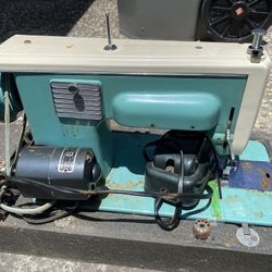 RARE VINTAGE Remington Sewing Machine Turquoise Color w/pedal and Carrying Case
