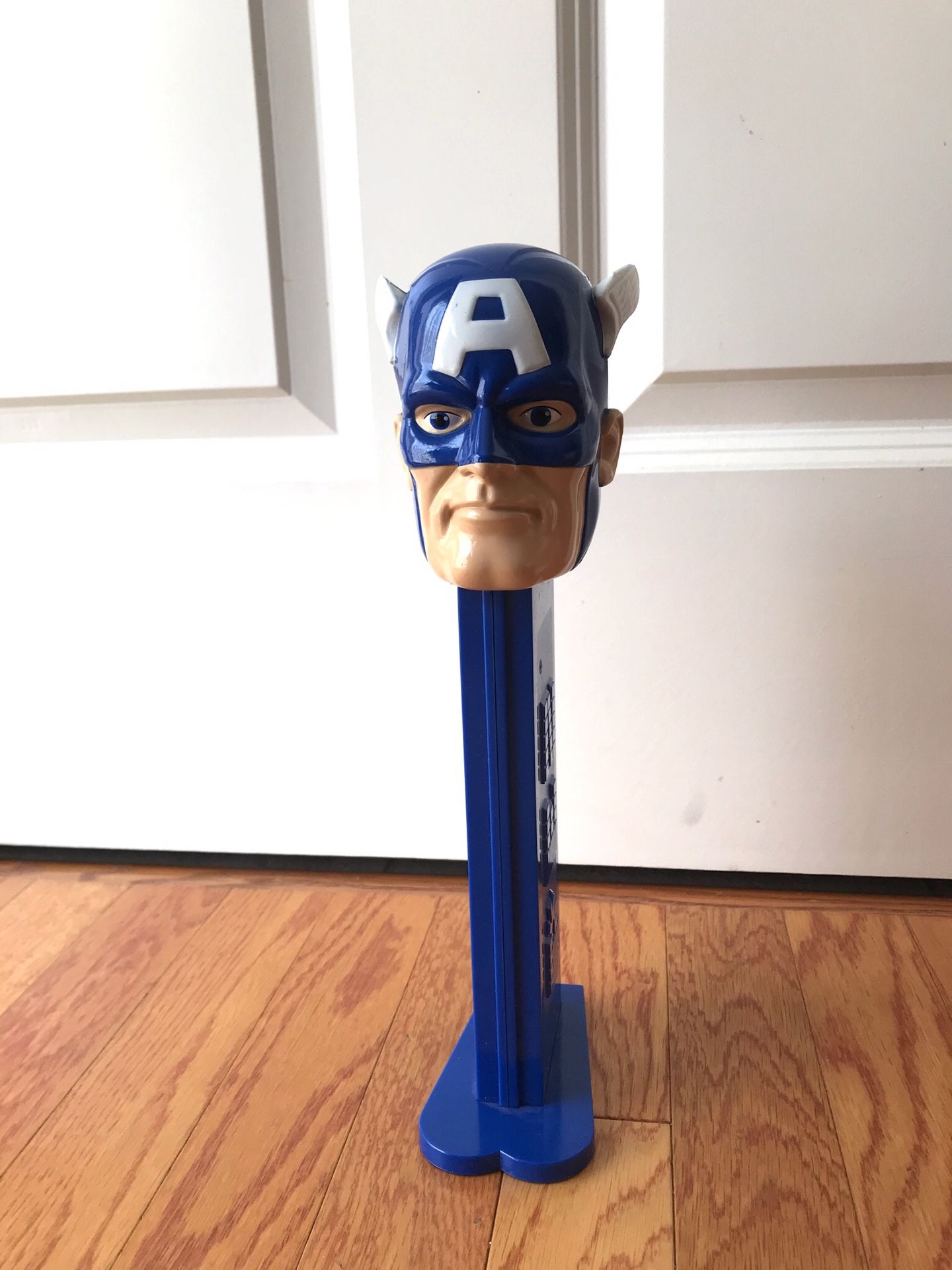 Giant Captain America with feet PEZ dispenser