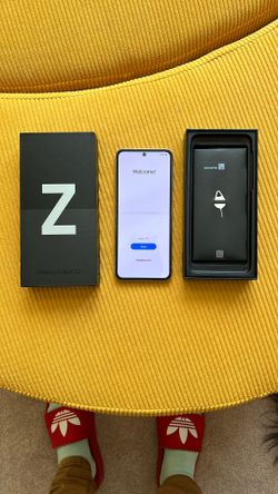 Galaxy Z Flip3. Unlocked