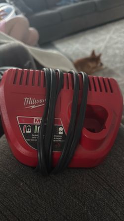 Milwaukee M12 battery charger