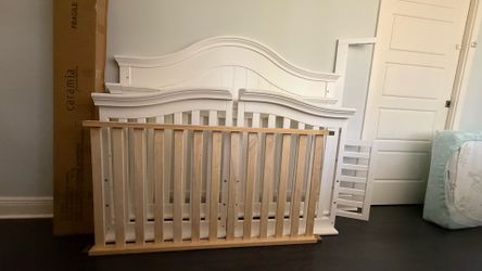 Convertible crib