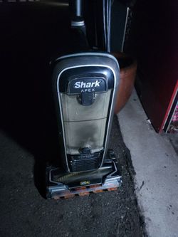 Shark APEX DuoClean Lift-Away Upright Vacuum – Excellent Condition!