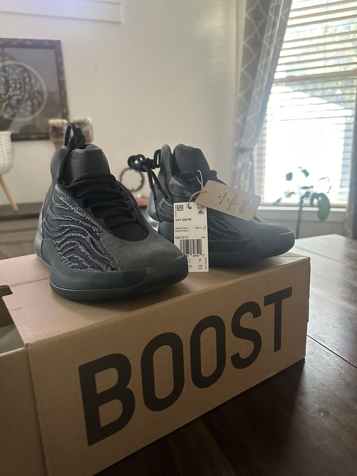 YZY QNTM ADIDAS