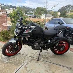 2022 Ducati Monster Plus