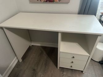 White desk with three drawers