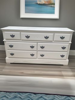NICE OFF WHITE DRESSER