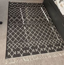 Accent rug geometric print