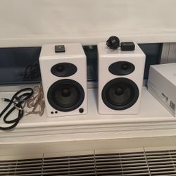 Audio Engine A5+ Bookshelf Speakers