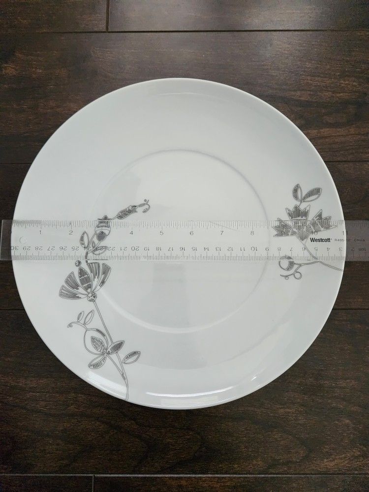 New RARE! Crate and Barrel Kemi Dinnerware Set