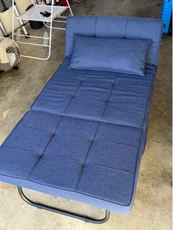 Expandable lounger. In good condition