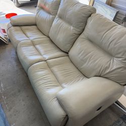 BEIGE RECLINING LEATHER COUCH GOOD CONDITION 