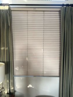 Light wood horizontal blinds