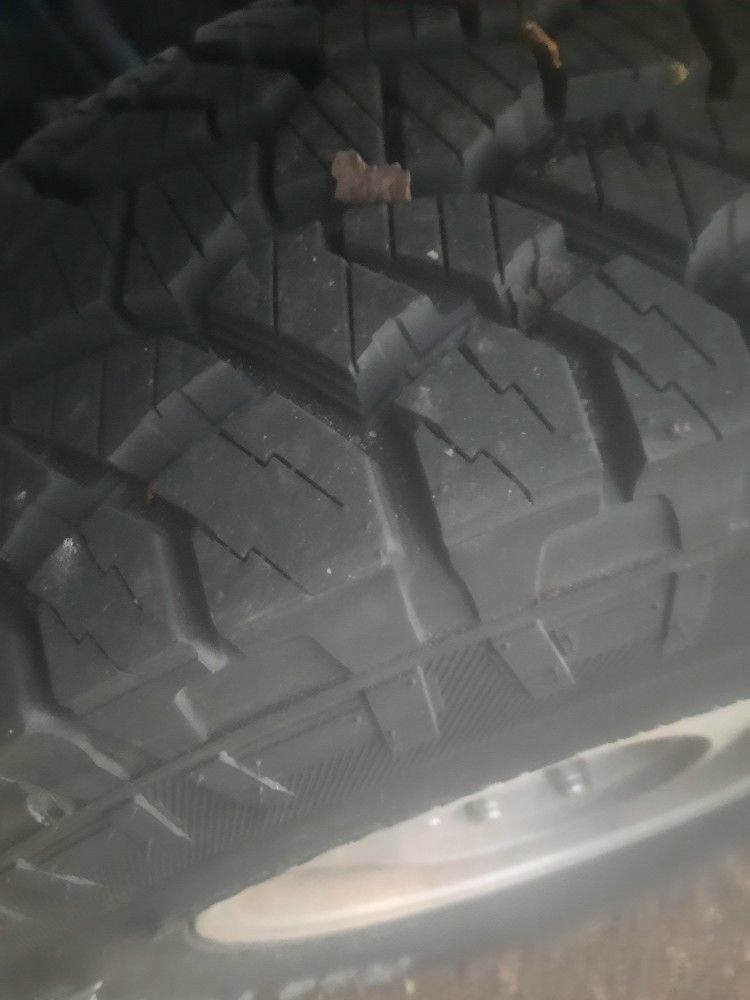 Nice Tires Plenty Thread Pat finders LT265/75/16