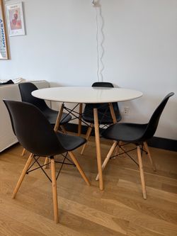 Mid-Century modern dining table- 4 chairs