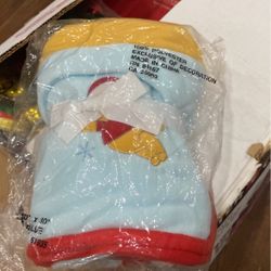 WINNIE THE POOH BABY CHRISTMAS BLANKET AND HAT
