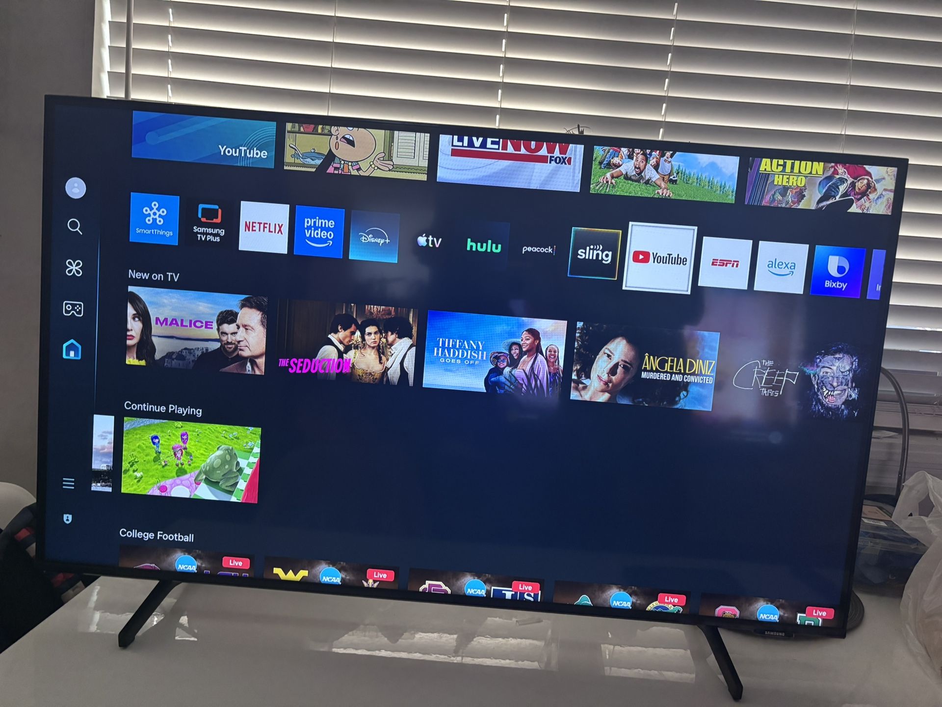 Samsung DU8000 43" 4K Smart TV - 2024.