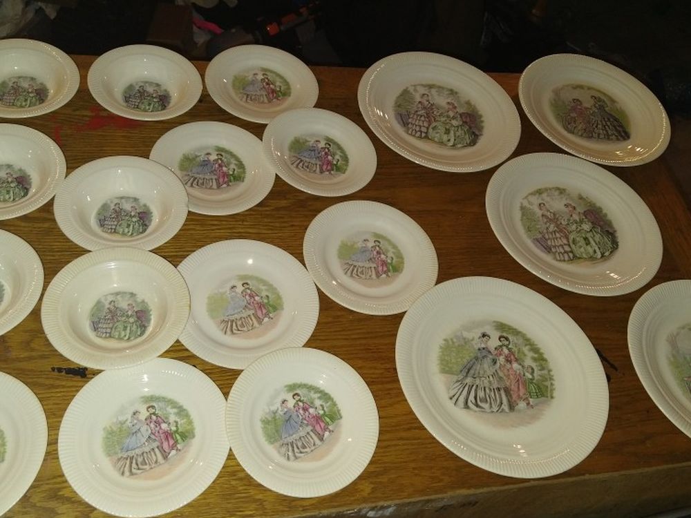 19 Pc Vintage Plate Set
