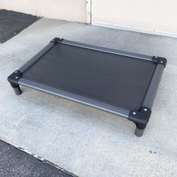 Brand New $50 Size Medium, Heavy Duty Raised Dog Bed Cot Elevated Pet Bed Indoor Outdoor 35”x23”x6”