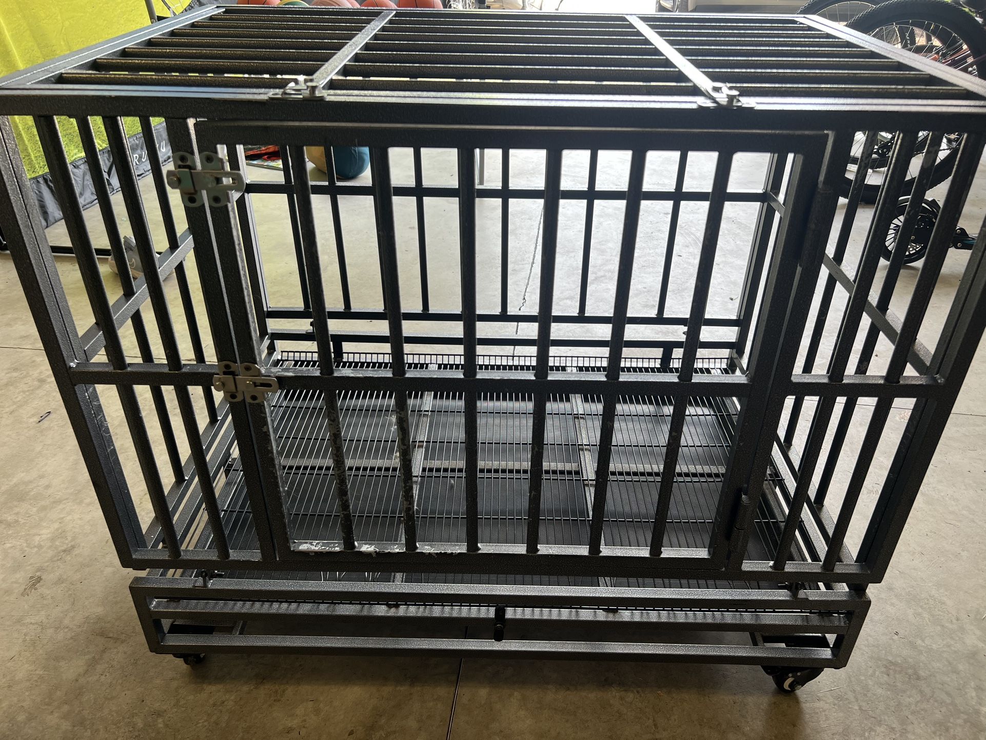 Excellent Dog kennel — Opens In Front And On Top