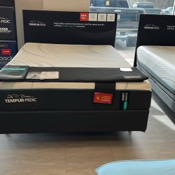 Outlet Queen Tempurpedic Adapt Mattress