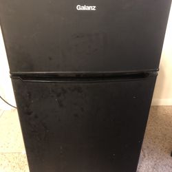 Galanz Mini Fridge/freezer 