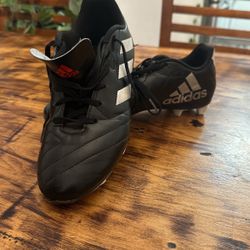 Adidas Soccer Cleats Size 7.5