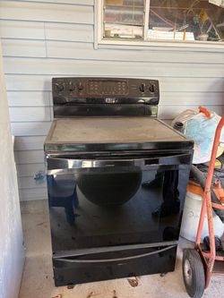 Black electric stove READ DESCRIPTION. NOT FREE
