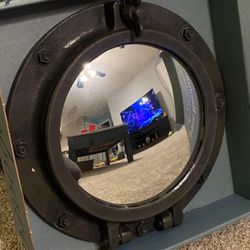 Porthole mirror