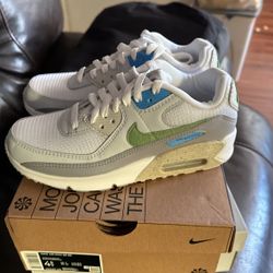 Nike Air Max 90GS Size 4.5Y
