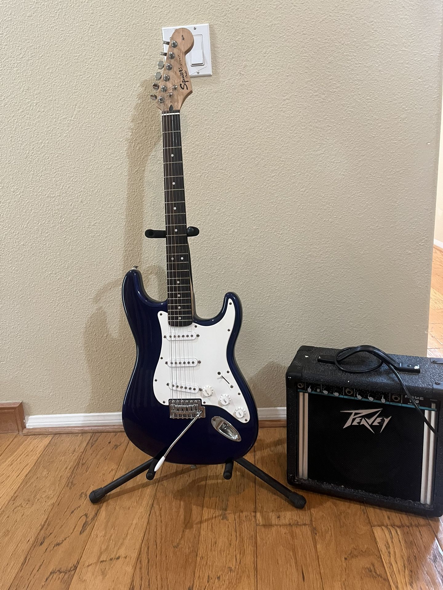 Squier Strat W/ Peavey Rage158 Vintage Guitar Amp 