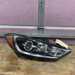 2016-2018 Hyundai Elantra Right Side Halogen Headlight OEM