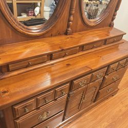 Shenandoah Pine Solid Wood Dresser with Double Mirrors & 11 Drawers