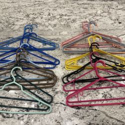 Plastic Hangers (40)