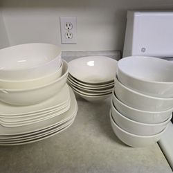 Dinnerware Set - Plates & Bowls 