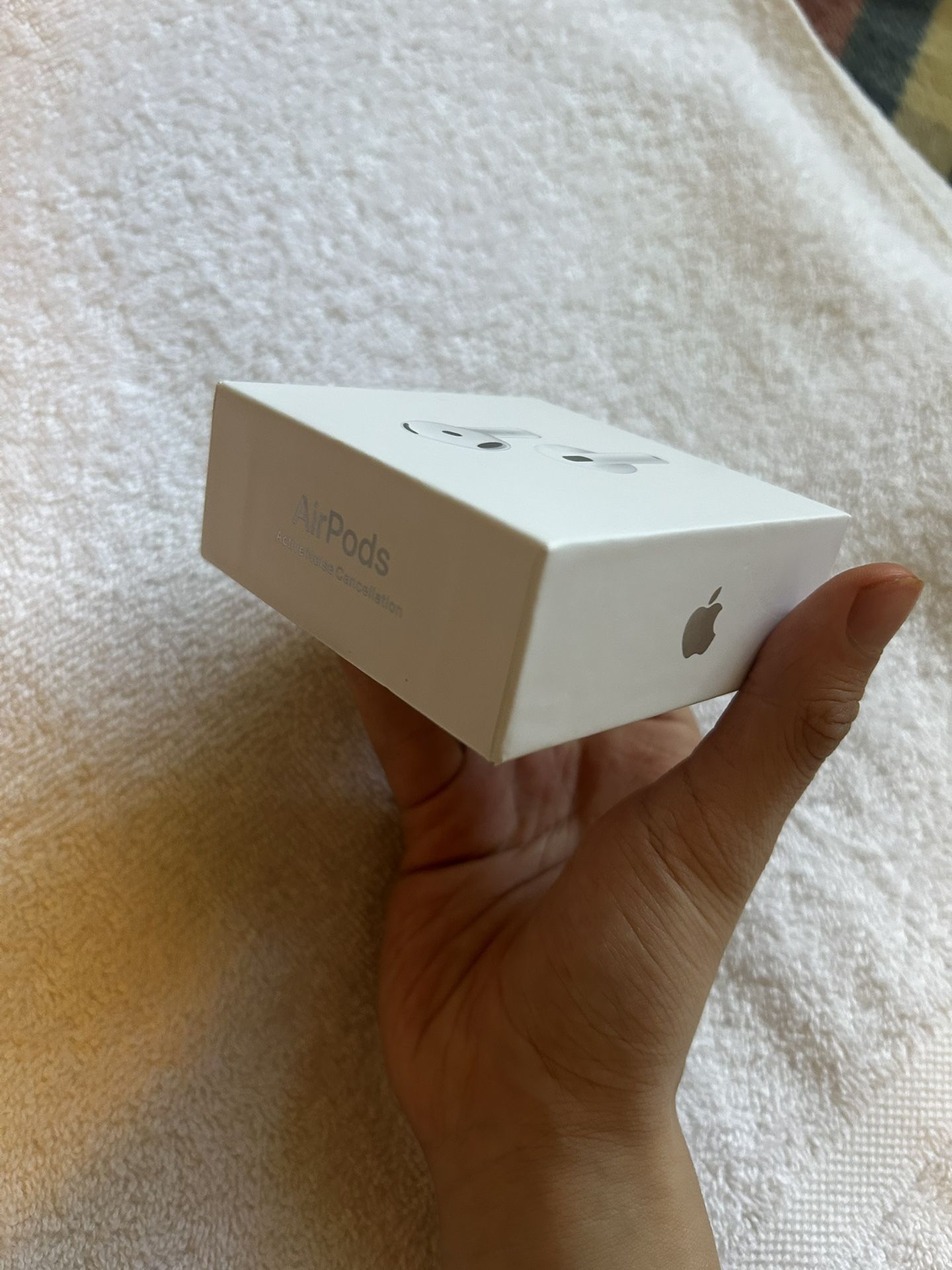 AirPods 4 ANC