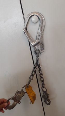 Safety chains for rebar