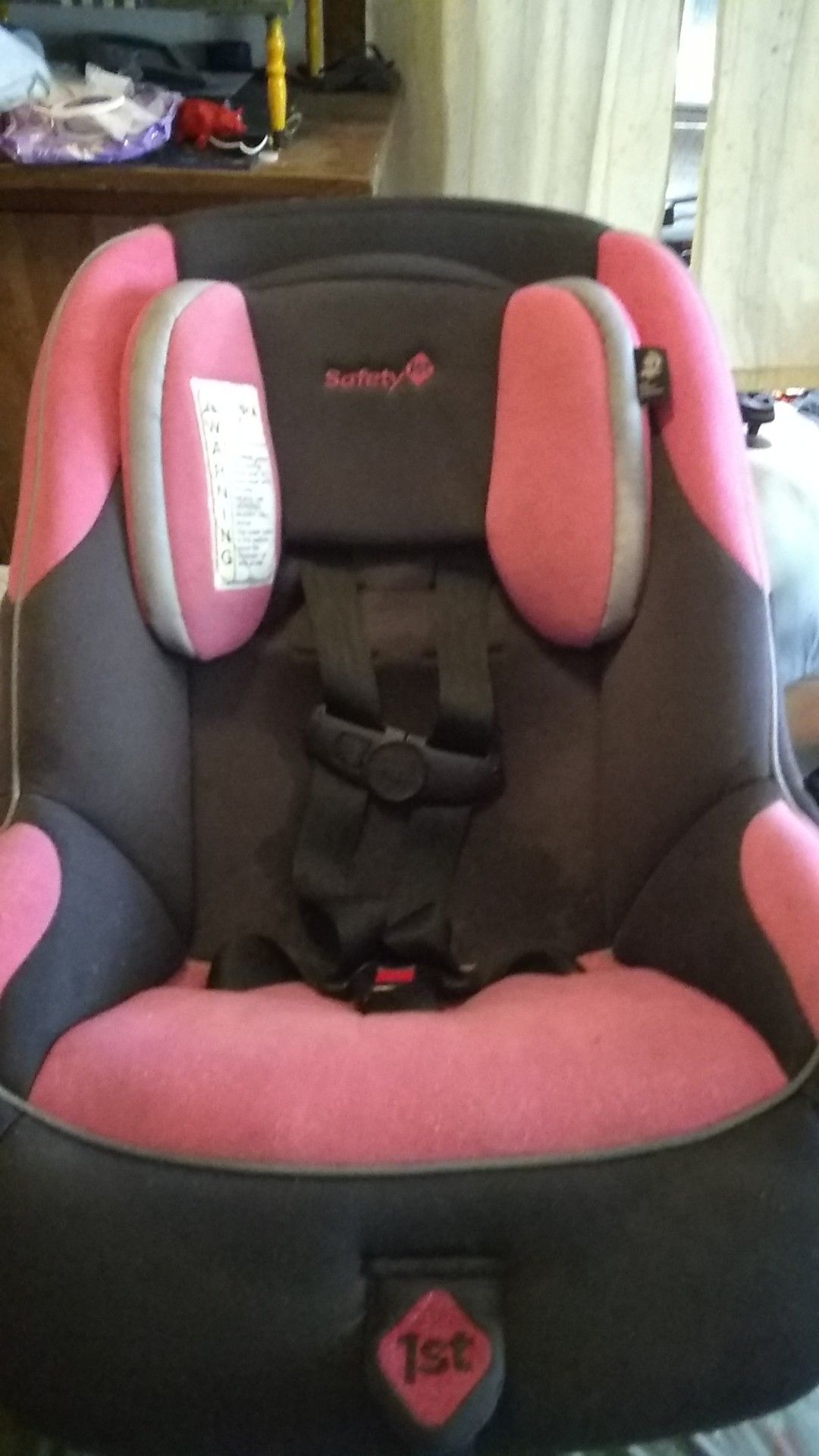 Safety 1st car seat for 22-65 lbs 1 yr and up pink and black