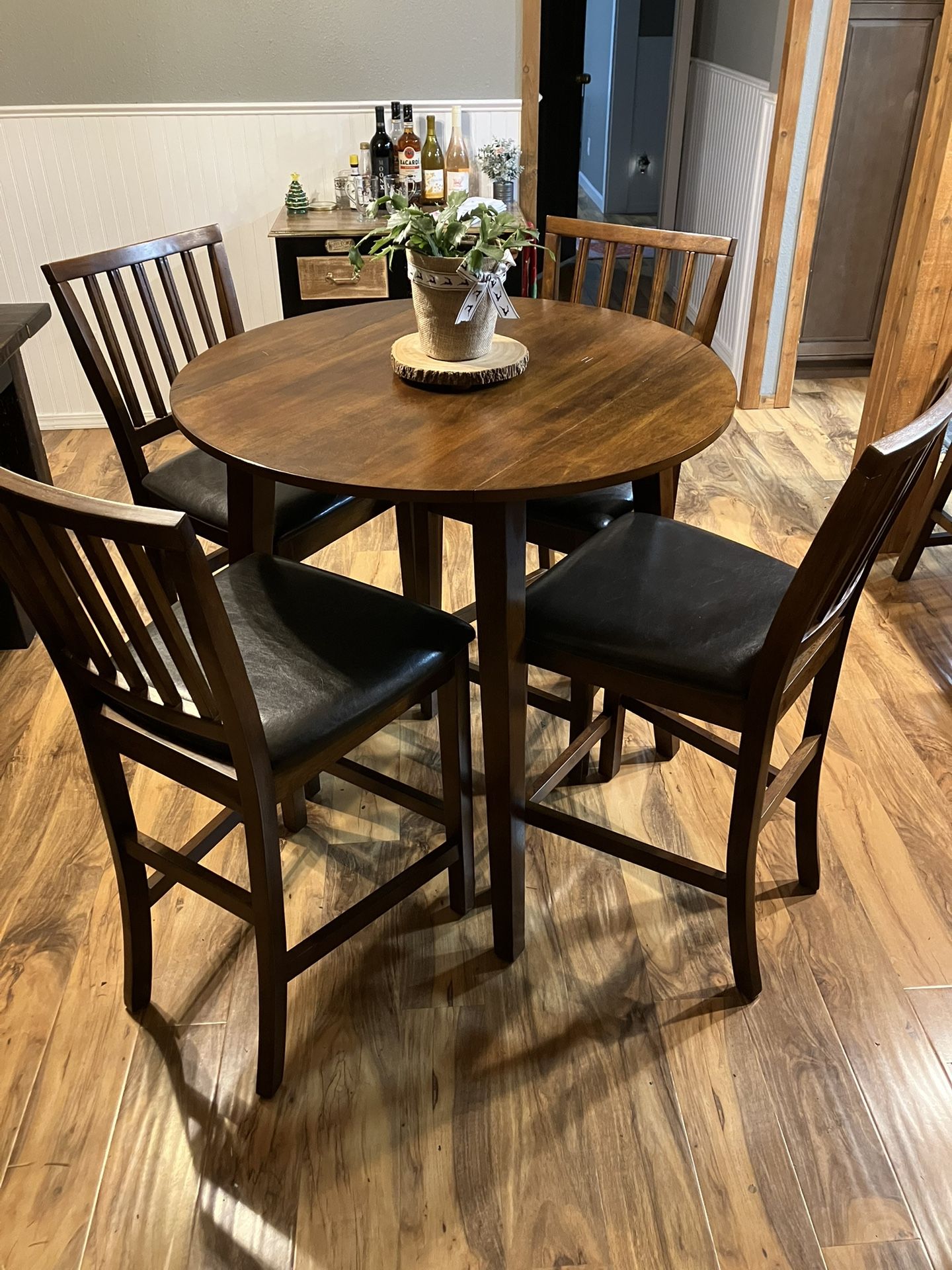 Bistro Style Dinning Table With 4 Chairs