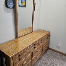 Dresser With Mirror 