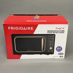 Frigidaire Retro Countertop Microwave (Never Used)