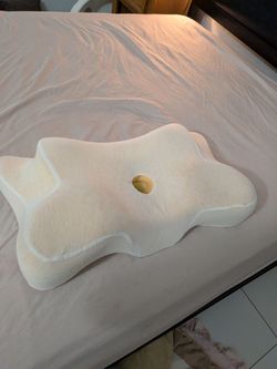 Ergonomic Memory Foam Contour Pillow