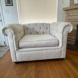 PotteryBarn Chesterfield Roll Arm Chair Good Condition
