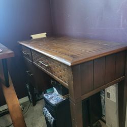 Vintage Singer Sewing Machine And Table