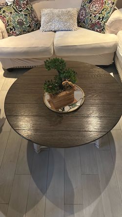 Ashly  living room table set of three!