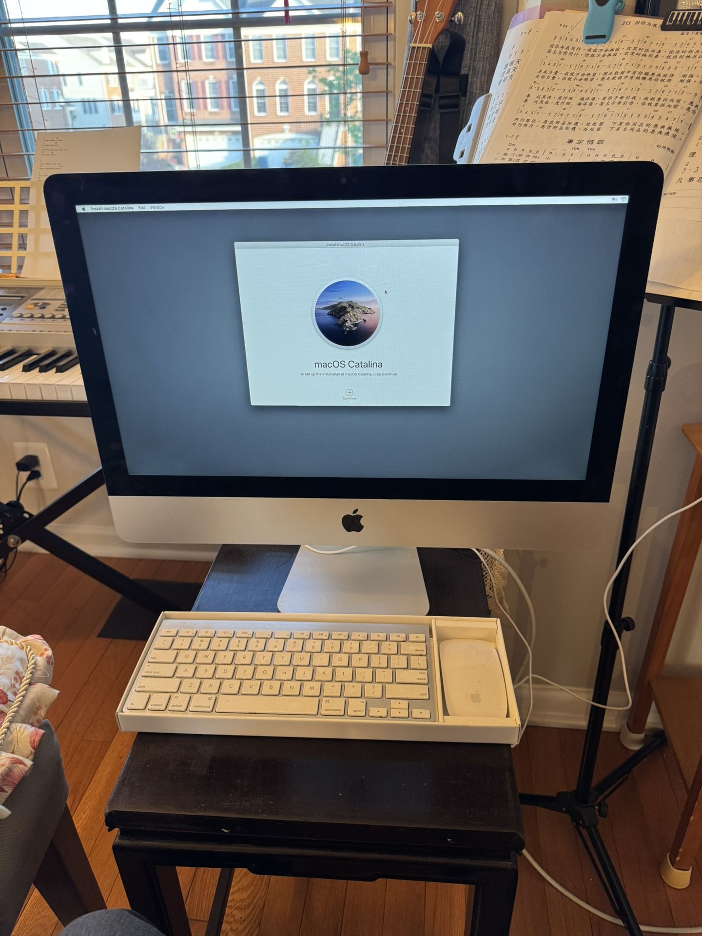 10 Year Old iMAC with wireless Mouse And Keyboard