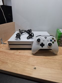 Working Xbox one s bundle