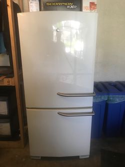 GE VINTAGE/RETRO LOOK REFRIGERATOR