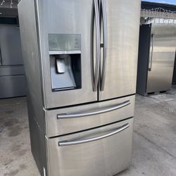 Samsung Standard Size Grab & Go Refrigerator 