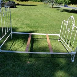 Full/Double Iron Bed